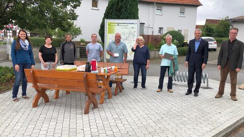 Kultusstaatssekretär Lösel zeichnet Nieder-Ohmen als Starkes Dorf aus Kultusstaatssekretär Lösel zeichnet Nieder-Ohmen als Starkes Dorf aus