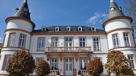 Das Schulgebäude von Schloss Hansenberg. Das Schulgebäude von Schloss Hansenberg.