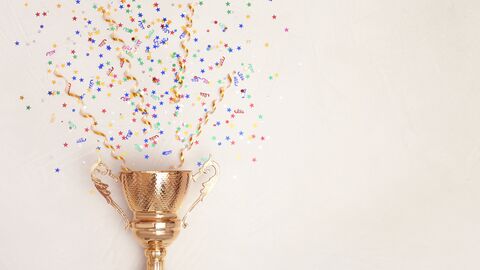 Pokal mit Konfetti Pokal mit Konfetti