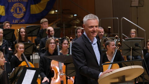 Staatssekretär Dr. Manuel Lösel besucht das Abschlusskonzert zum Projekt Coach'N'Concert