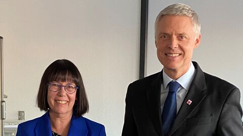 Kultusstaatssekretär Dr. Lösel und Dr. Ursula Schmieden 