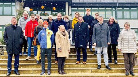 Kultusminister Lorz besucht Uplandschule in Willingen Gruppenfoto: Kultusminister Lorz in der Uplandschule