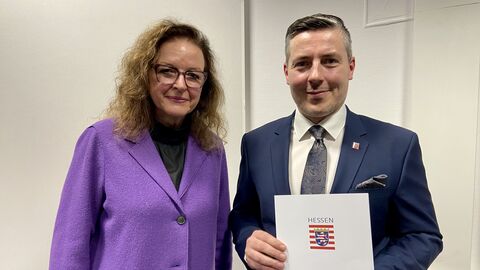 Dr. Marion Steudel (stellv. für Kultusstaatssekretär Dr. Lösel), Christoph Aßmann (neuer Amtsleiter) Dr. Marion Steudel (stellv. für Kultusstaatssekretär Dr. Lösel), Christoph Aßmann (neuer Amtsleiter)