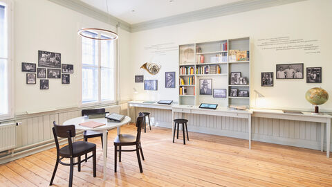 Ausstellungsraum in der Stiftung Adam von Trott, Imshausen e. V. Ausstellungsraum in der Stiftung Adam von Trott, Imshausen e. V.
