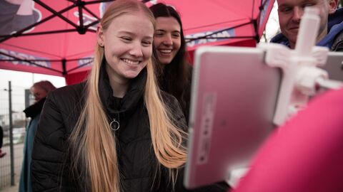 Startschuss für den Zukunftsbus Martin-Niemöller-Schule in Wiesbaden