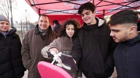 Startschuss für den Zukunftsbus Martin-Niemöller-Schule in Wiesbaden