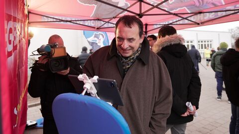 Startschuss für den Zukunftsbus Martin-Niemöller-Schule in Wiesbaden
