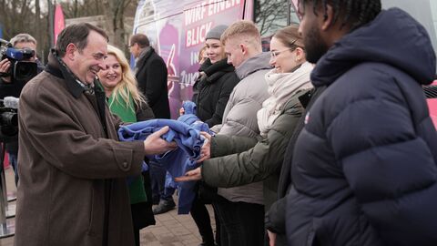 Startschuss für den Zukunftsbus Martin-Niemöller-Schule in Wiesbaden