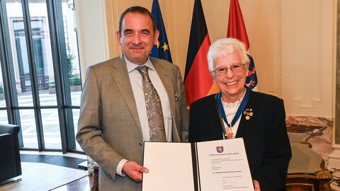 Kultusminister Prof. Dr. R. Alexander Lorz und Helga Ursula Skolik 