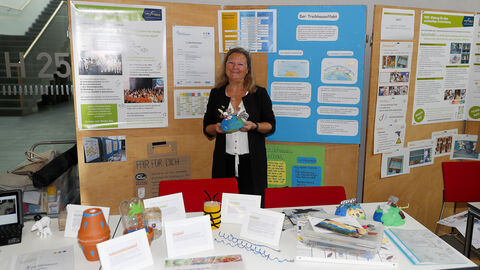 Lehrerin Petra Carbon präsentiert ihren Zukunftskongress