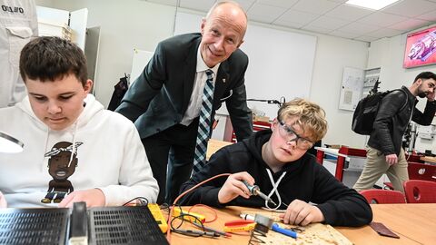 Armin Schwarz besucht Berufsschulzentrum Limburg Armin Schwarz besucht Berufsschulzentrum Limburg