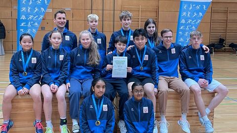 Goldmedaille Badminton WK III Main-Taunus-Schule Hofheim Goldmedaille Badminton WK III Main-Taunus-Schule Hofheim