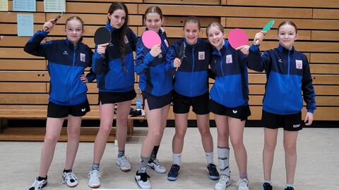 Silbermedaille Tischtennis WK III Mädchen Grimmelshausen Gymnasium Gelnhausen Silbermedaille Tischtennis WK III Mädchen Grimmelshausen Gymnasium Gelnhausen
