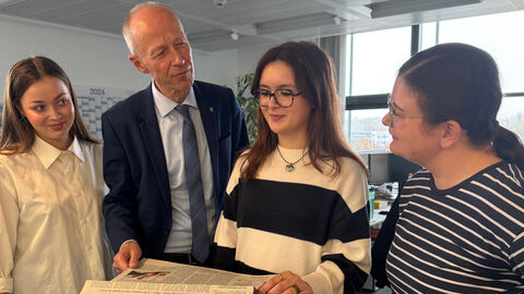 Kultusminister Armin Schwarz im Gespräch mit der Jungen Zeitung Kultusminister Armin Schwarz im Gespräch mit der Jungen Zeitung