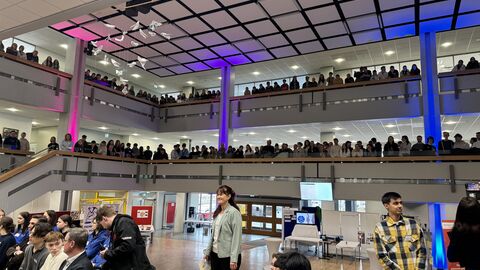 Die Diskussionsrunde in der Wigbertschule Die Diskussionsrunde in der Wigbertschule