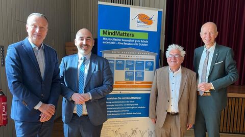 Martin Till, Landeschef der BARMER in Hessen / Murat Karakaya, Bürgermeister in Rüsselsheim / Michael Sauer, Geschäftsführer der Unfallkasse Hessen / Bildungsminister Armin Schwarz