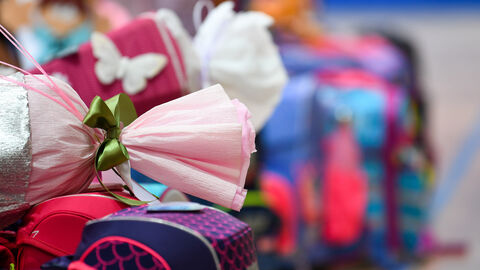 Schultüten und Schulranzen im Fokus