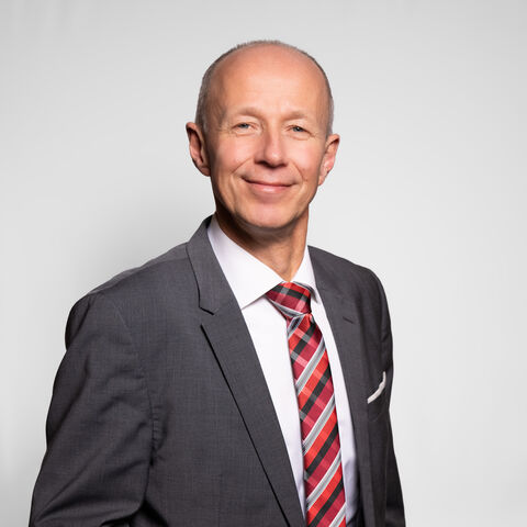Armin Schwarz, Minister für Kultus, Bildung und Chancen Portrait von Armin Schwarz Minister für Kultus, Bildung und Chancen